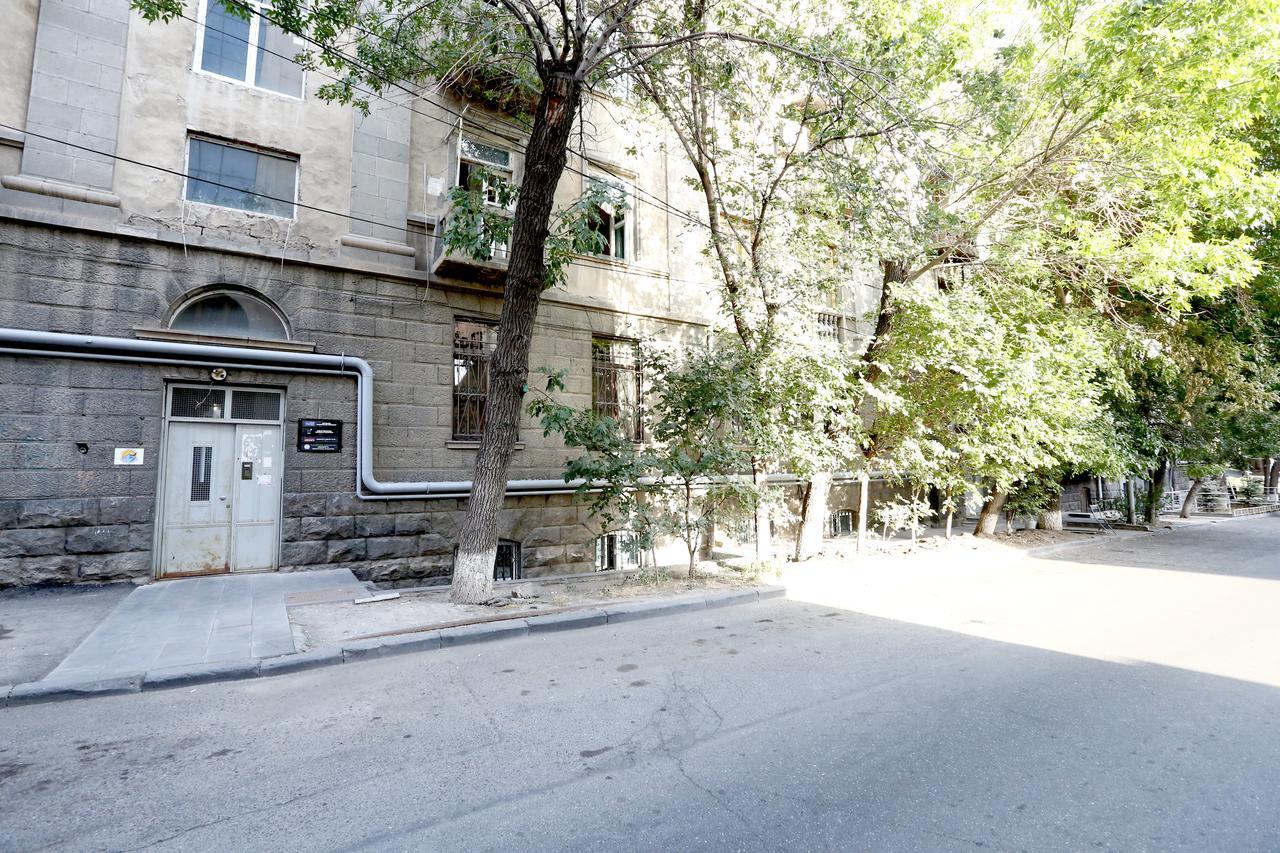 Byron Hostel Yerevan Exterior photo