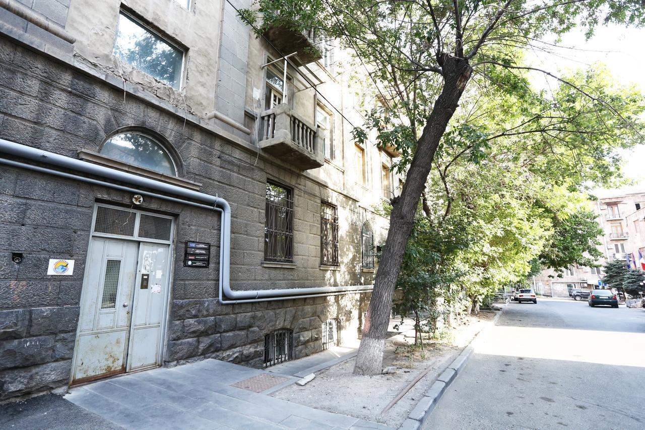 Byron Hostel Yerevan Exterior photo